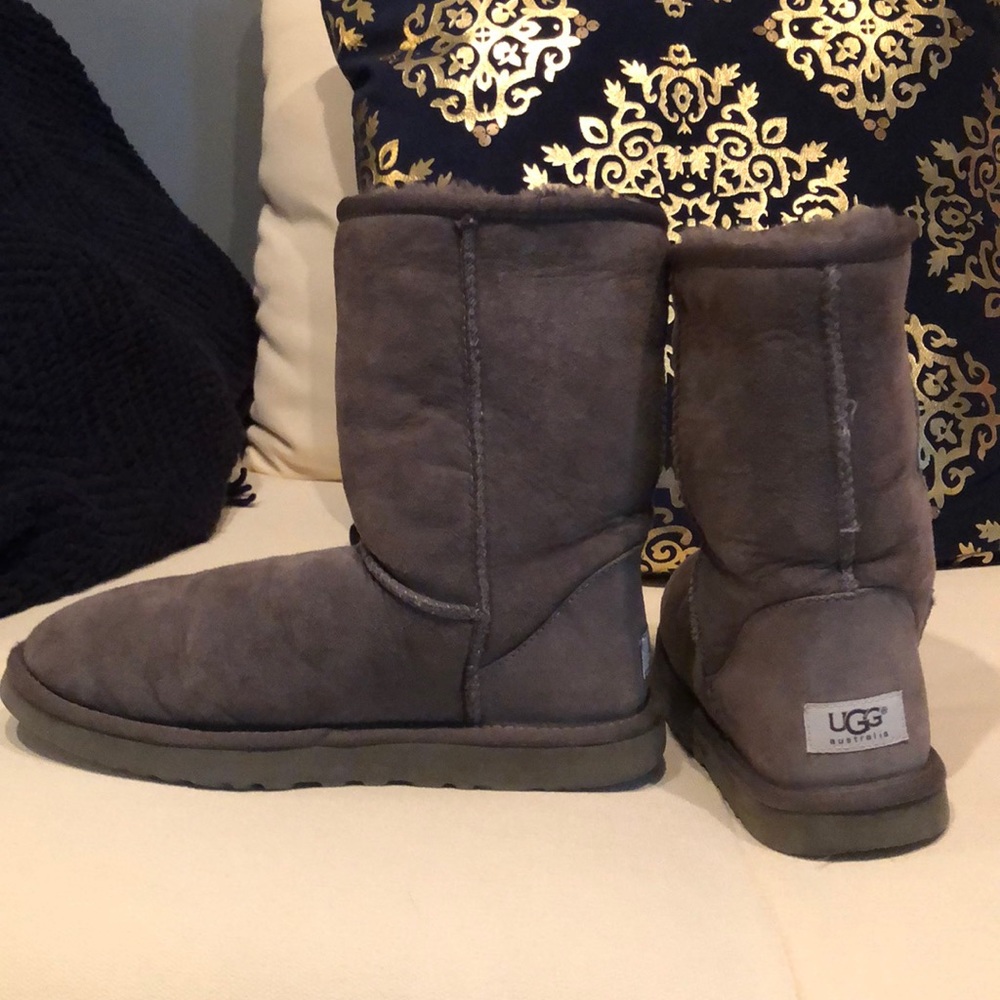 UGG Australia - Classic Short Booties